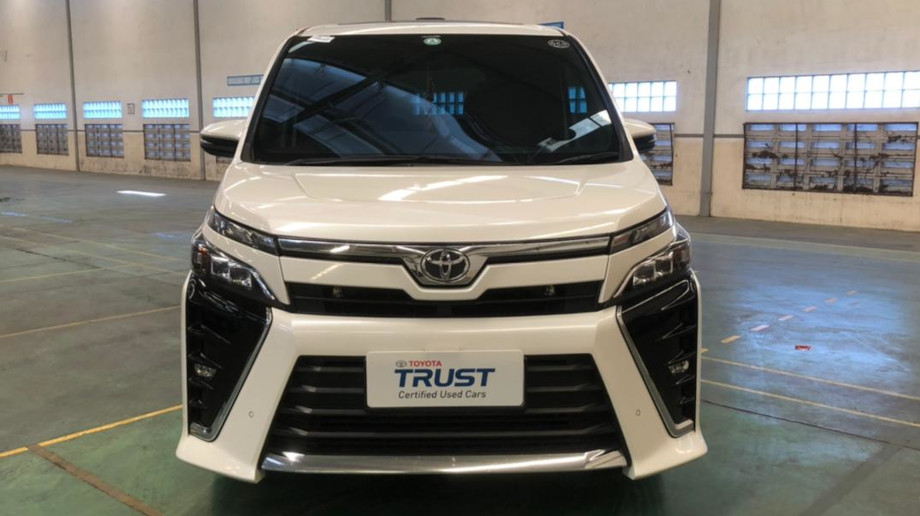 TOYOTA VOXY 2.0 AT AT 2017